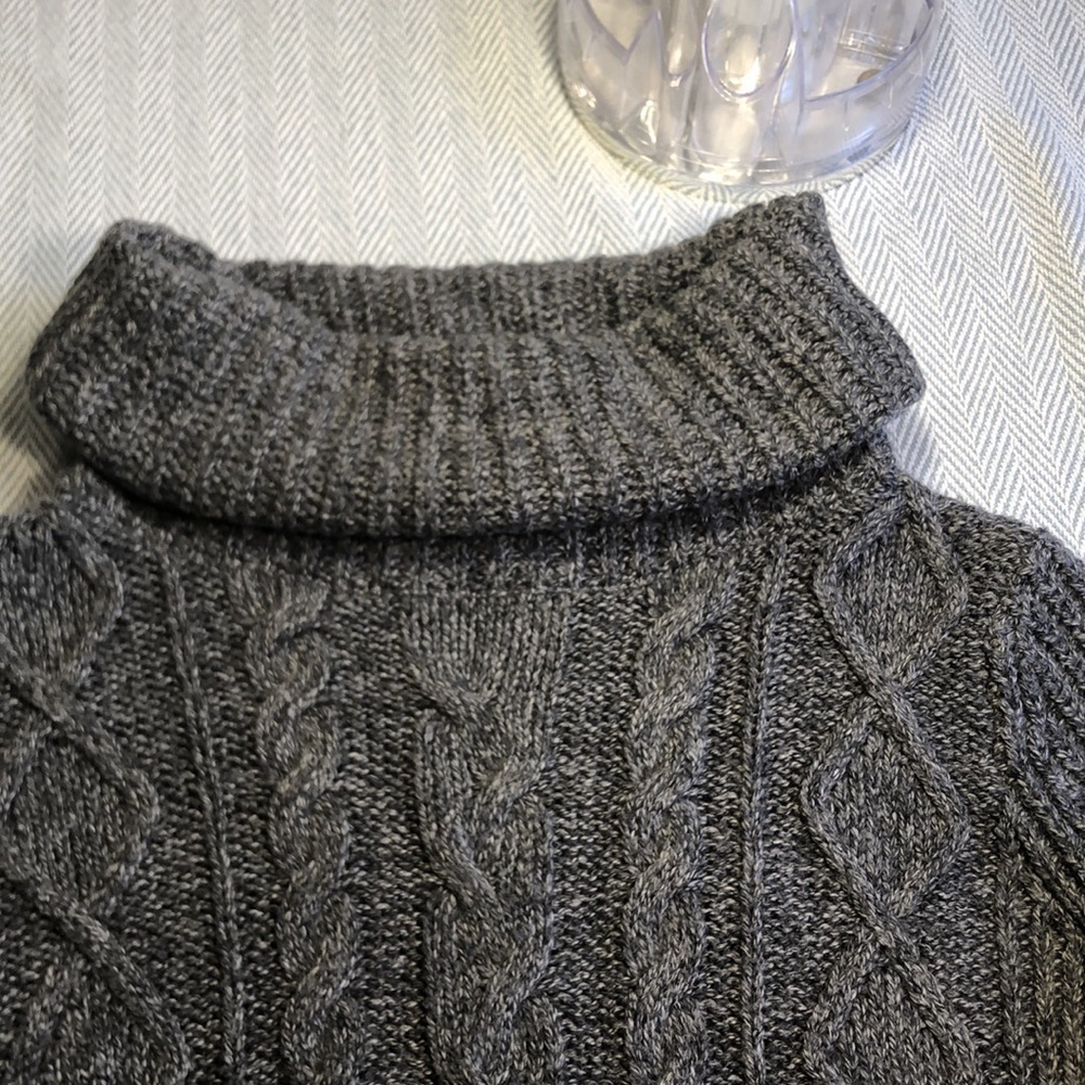 Abercrombie & Fitch Gray Cable Knit Sweater Medium Pit to Pit 17 1/2” Preworn - Picture 16 of 16